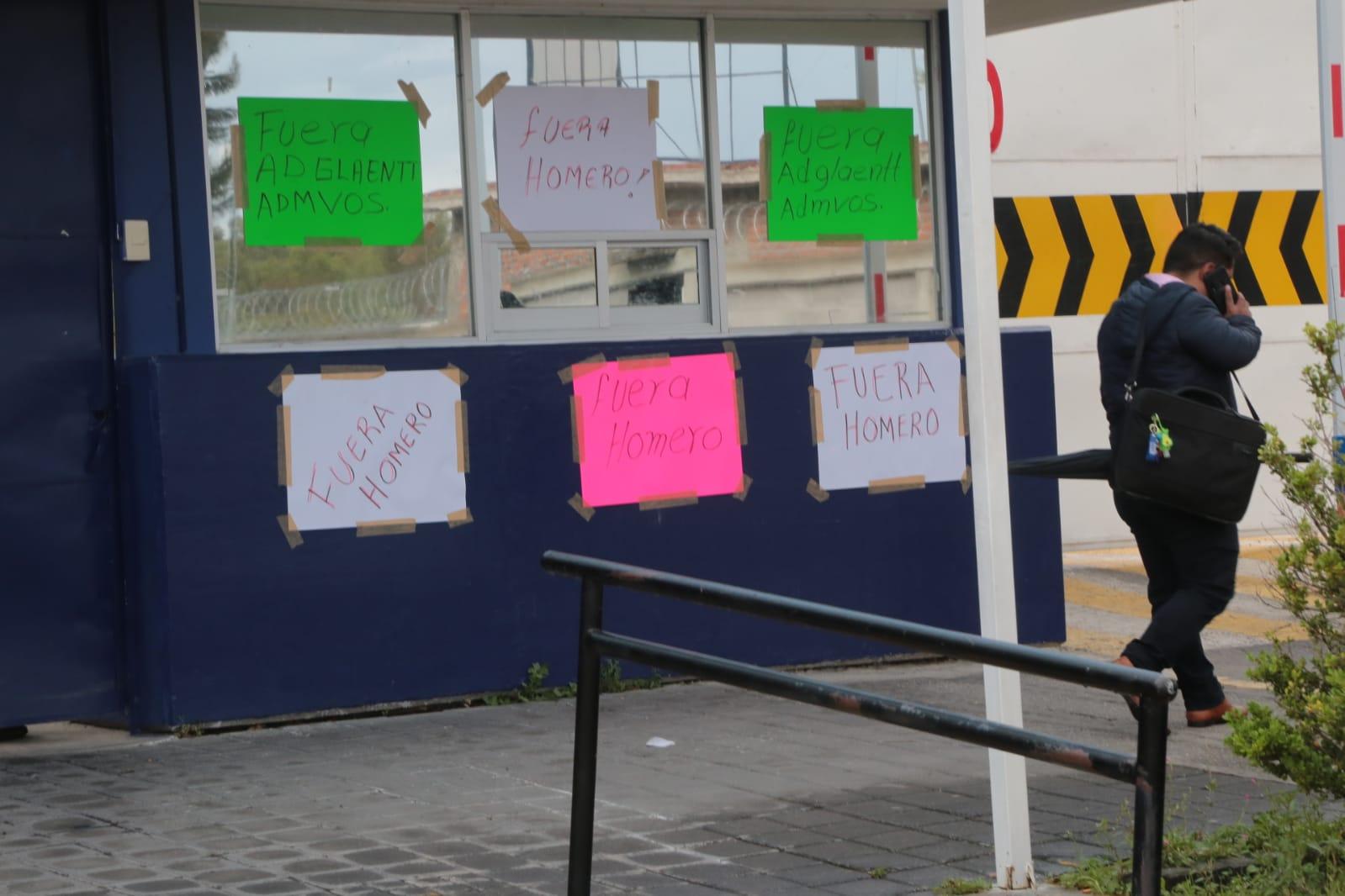 Protestan maestros en la SEPE-USET 