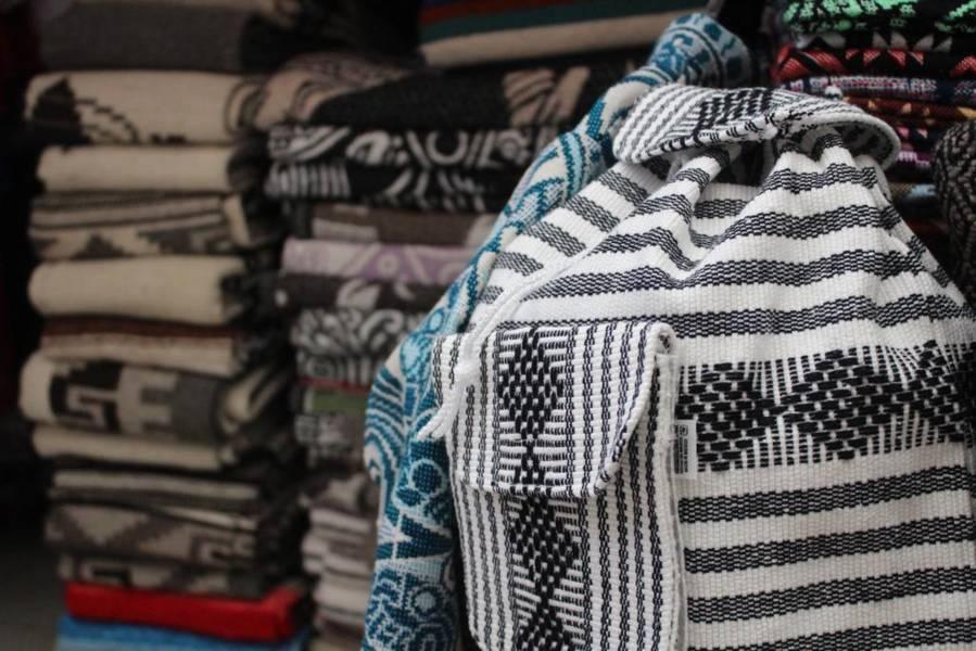 Artesanos textiles renuevan diseños 