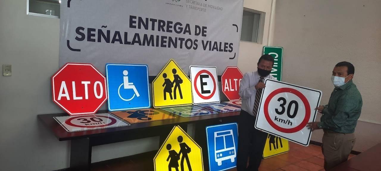 Entrega SMyT señalamientos viales al municipio de Tetla
