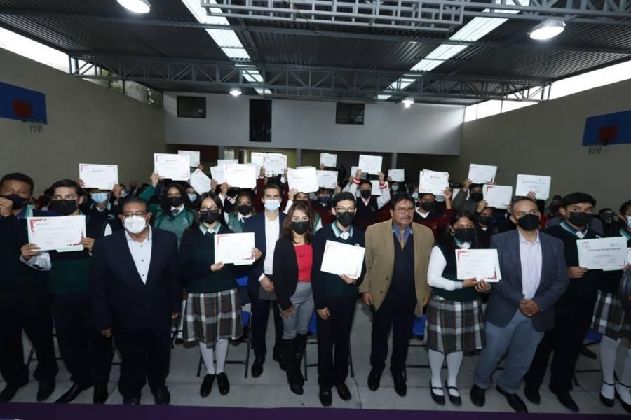 Reciben 3 mil estudiantes del cecyte-emsad certificados de becas Santander