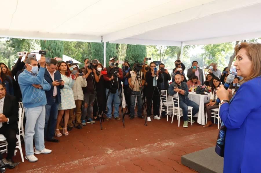 Festejó Gobernadora Lorena Cuéllar al gremio periodístico de Tlaxcala 