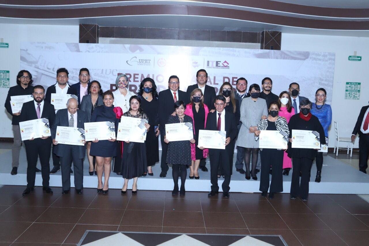 Entrega UPET premios de periodismo a 15 reporteros tlaxcaltecas