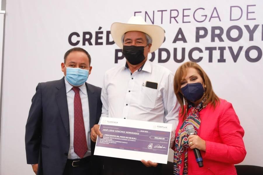 Entregó Lorena Cuéllar más de 2.1 mdp en créditos para proyectos productivos