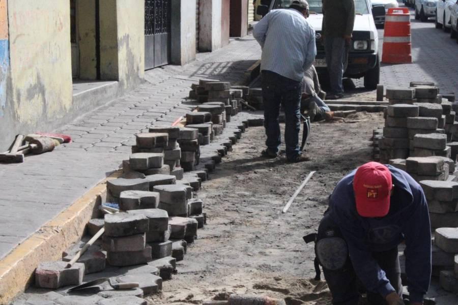 Ayuntamiento de SPM continúa reparando calles a través del programa de “empleo temporal”