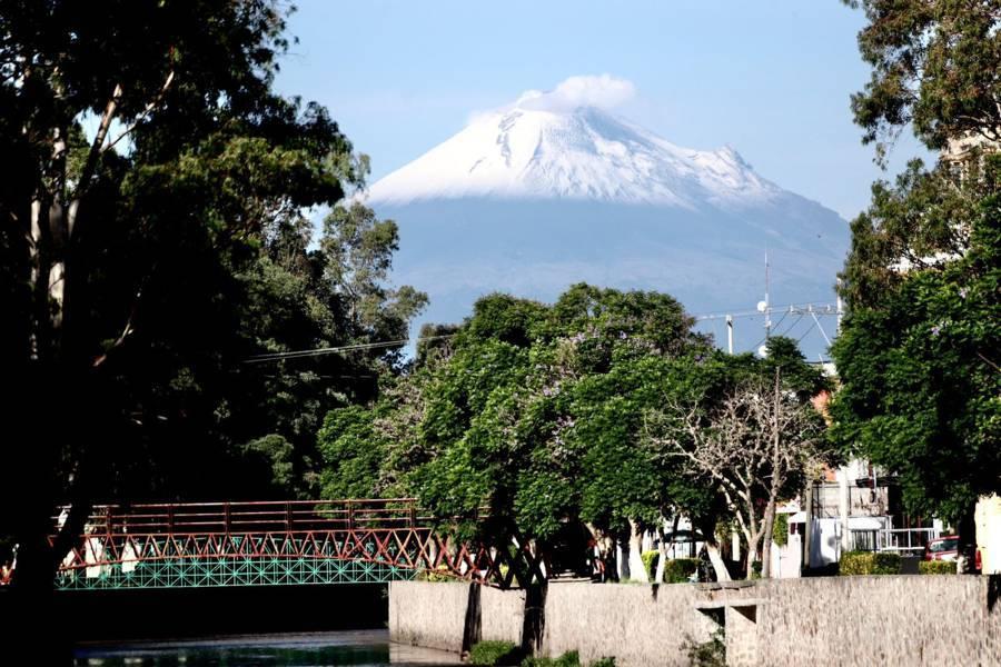Cómo amaneció el volcán Popocatépetl este día visto desde Tlaxcala 