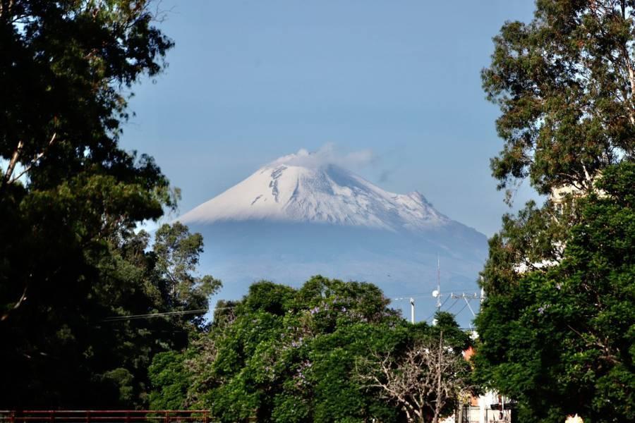 Cómo amaneció el volcán Popocatépetl este día visto desde Tlaxcala 