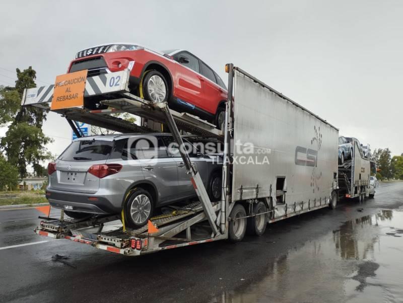 Trailer embiste automóvil en la Tlaxcala-Texmelucan, a la altura de Zaragoza