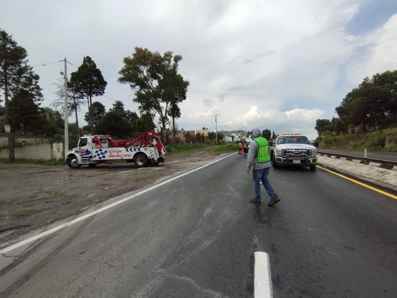 Un lesionado deja choque de camión en la autopista Apizaco-Tlaxcala, altura de Totolac 