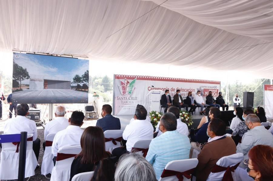 Colocó Gobernadora Lorena Cuéllar primera piedra del C2 de Santa Cruz Tlaxcala 