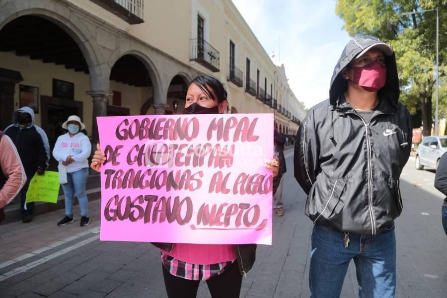 Protestan pobladores de Tlalcuapan en la capital 