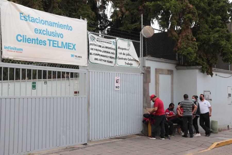 Paran labores trabajadores de Telmex