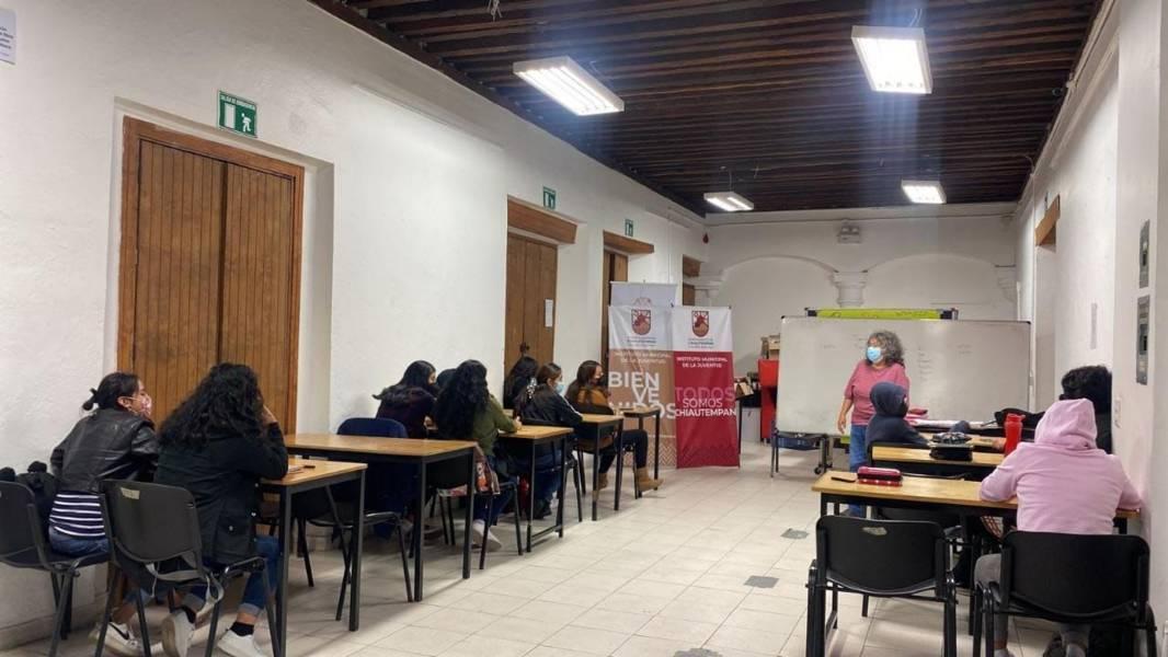 Concluyen con éxito curso de inglés básico en Chiautempan 