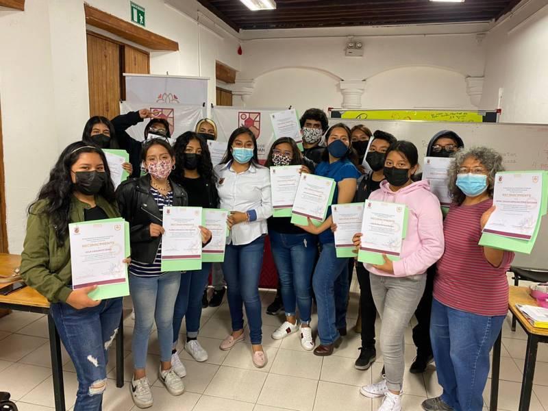 Concluyen con éxito curso de inglés básico en Chiautempan 