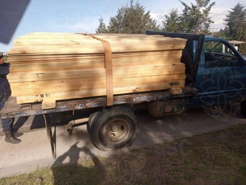 Asegura SSC camioneta con material forestal en Sanctórum