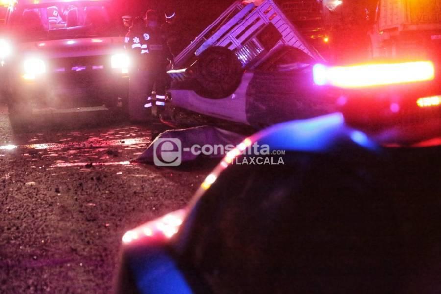Aparatoso accidente deja una mujer muerta en la autopista Texmelucan-Tlaxcala