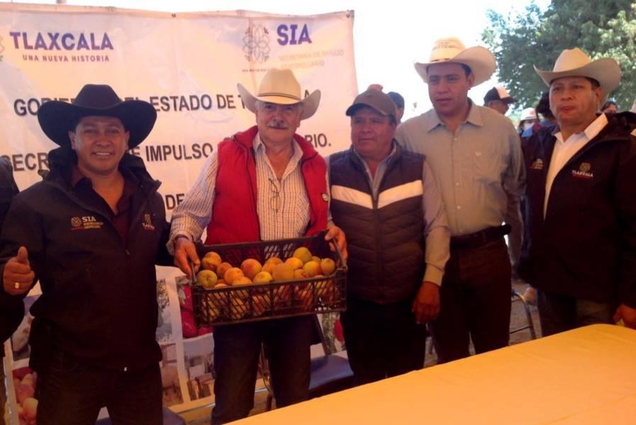 Atiende SIA A 199 productores de durazno en 16 municipios de la entidad