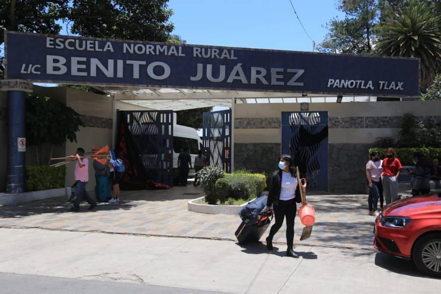 Pobladores de Panotla amagan con cerrar Normal Rural por supuestos abusos de estudiantes