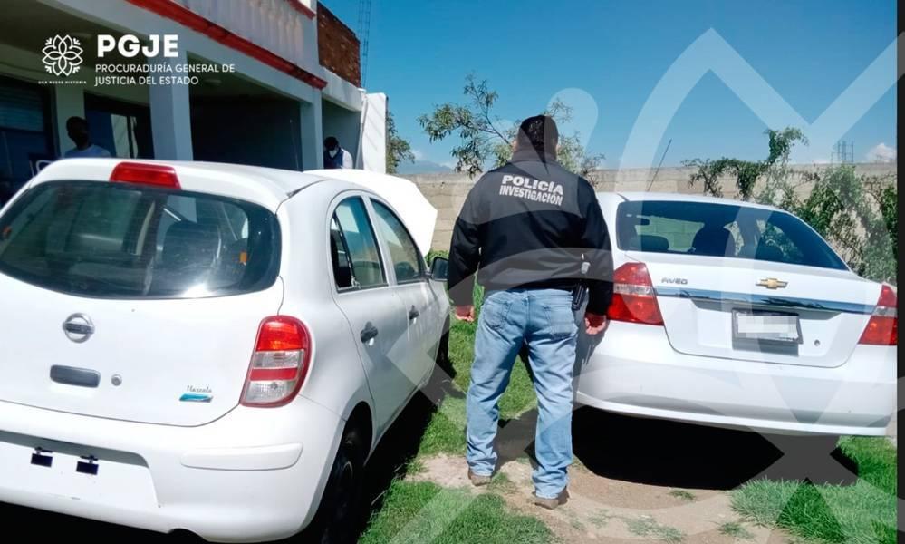 Agentes de investigación de la PGJE recuperan dos taxis con reporte de robo