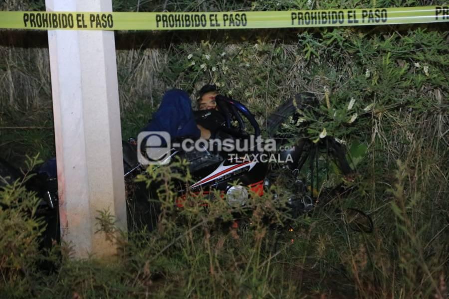 Muere hombre joven al chocar en su motocicleta en Panotla 