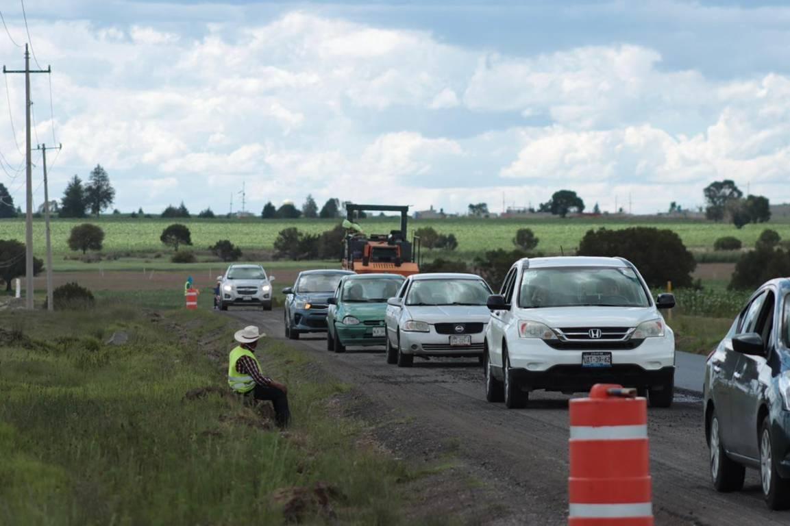 Continúan los trabajos de rehabilitación de la carretera Apizaco-Muñoz 