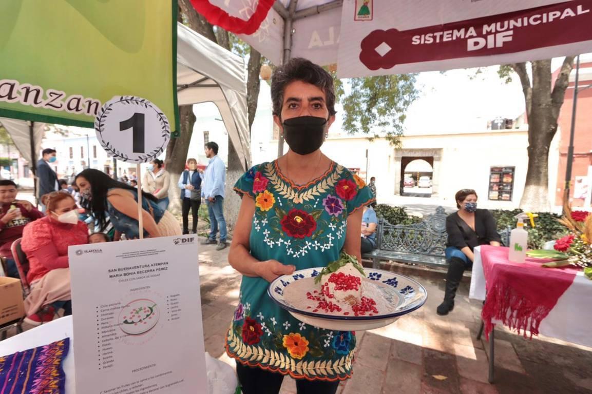 Se llevó a cabo el primer concurso de Chiles en Nogada en la capital