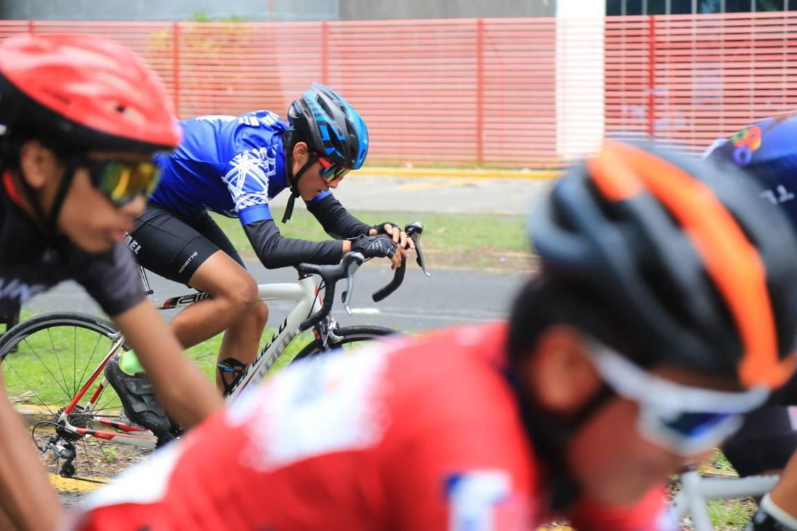 Se preparan jóvenes ciclistas tlaxcaltecas rumbo a regional en el Estado de México 