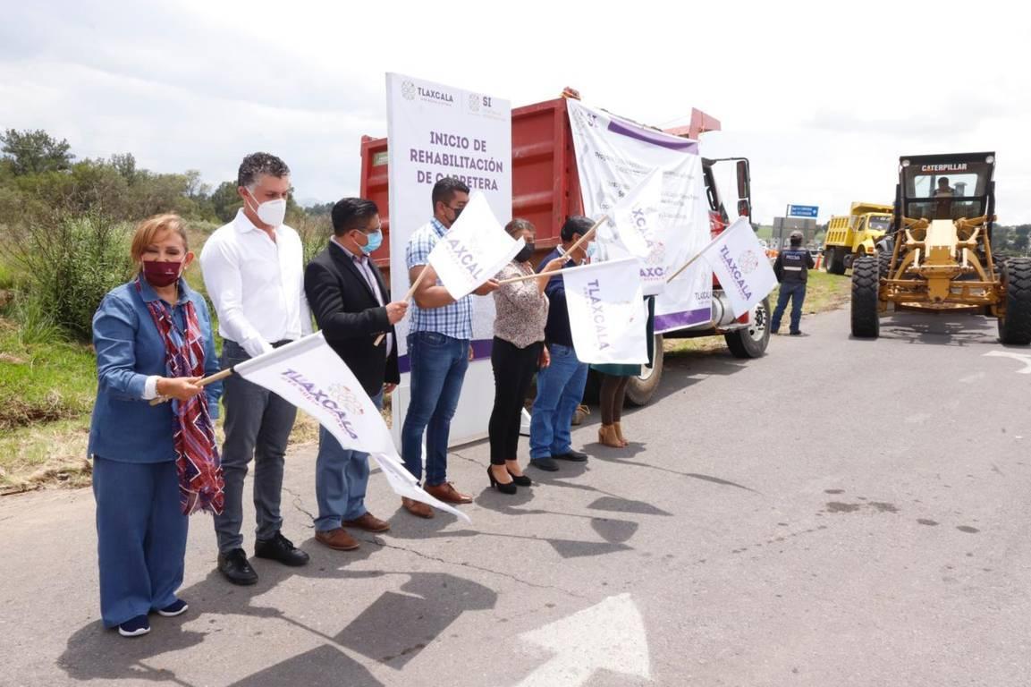 Encabezó Lorena Cuéllar arranque de obras carreteras en Tlaxco y Terrenate