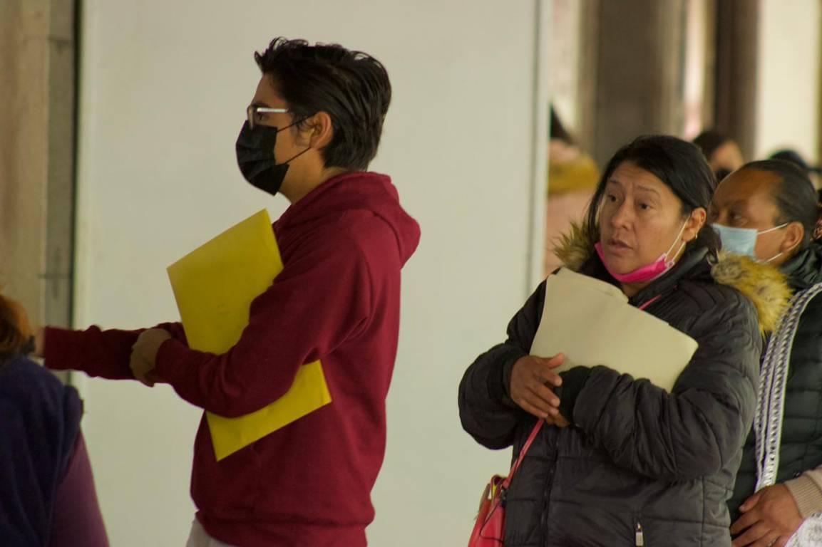 Largas filas en el registro civil de Tlaxcala 