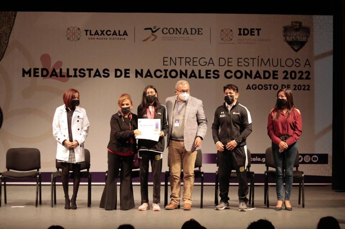 Entrega gobernadora Lorena Cuéllar,  estímulos a medallistas nacionales de la CONADE 2022