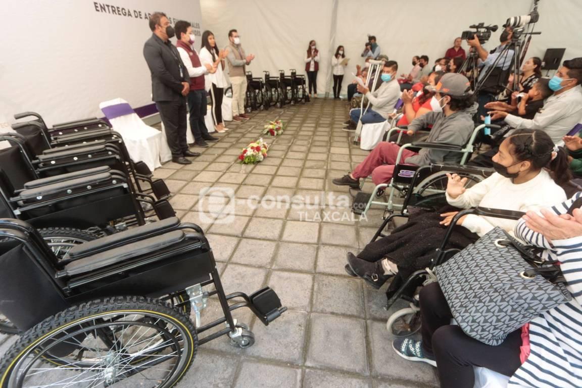 Entrega ITJ sillas de ruedas a jóvenes con discapacidad 