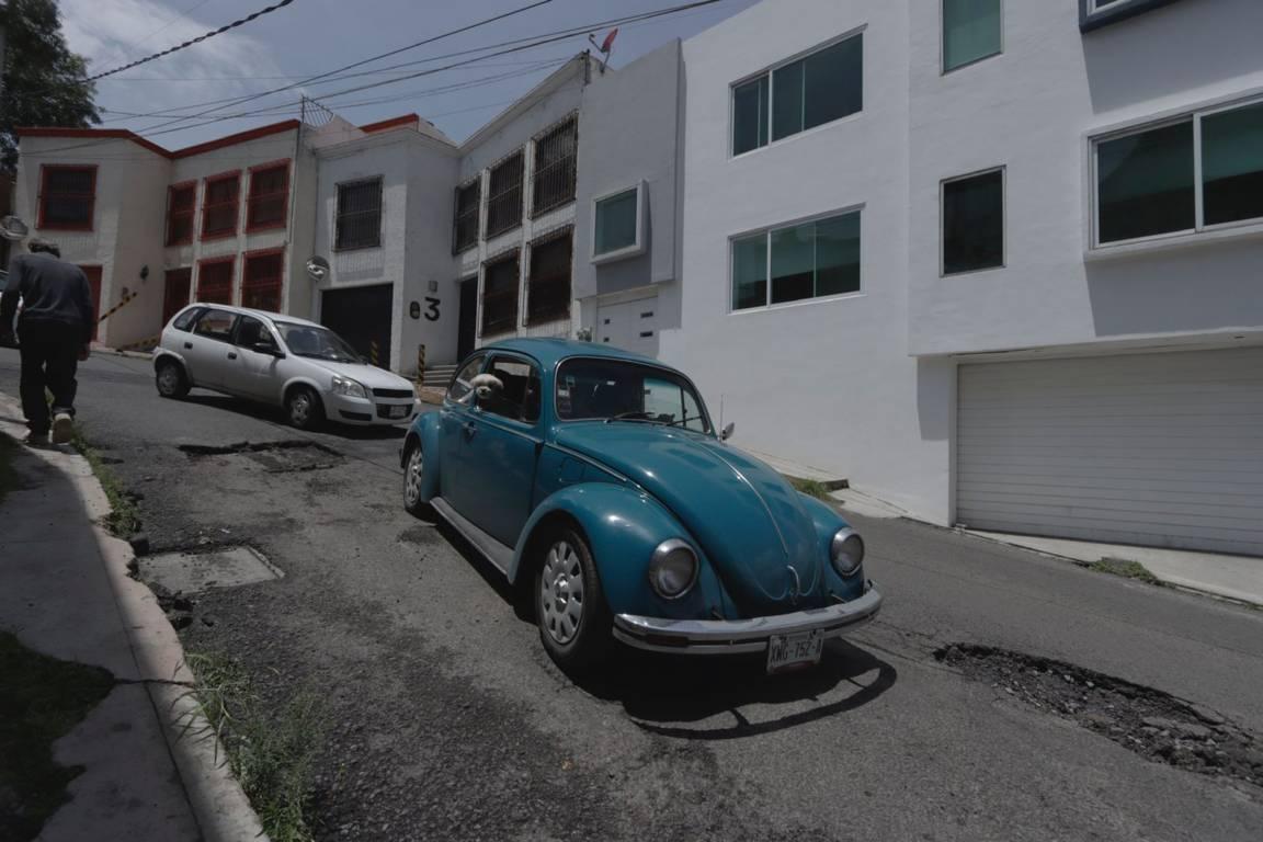 Calle Zitlalpopocatl, un riesgo latente para automovilistas en la capital