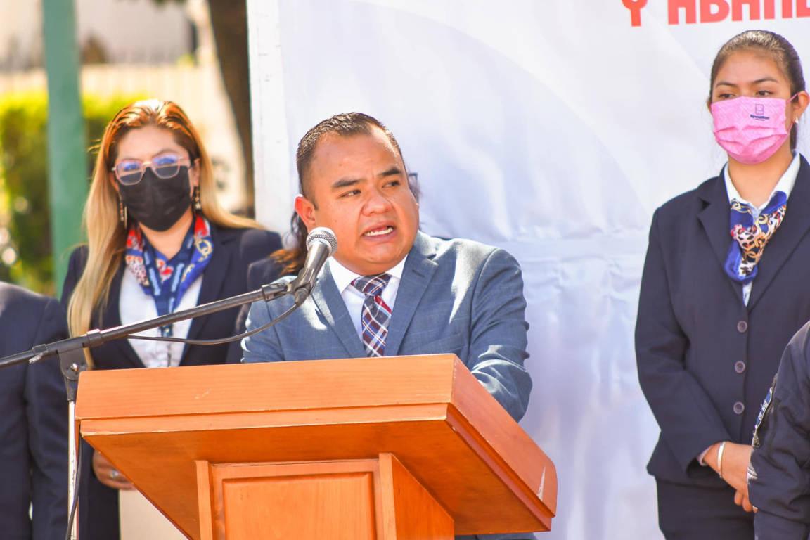 Alcalde de Apetatitlán llama a la unidad en ceremonia de incineración de banderas  