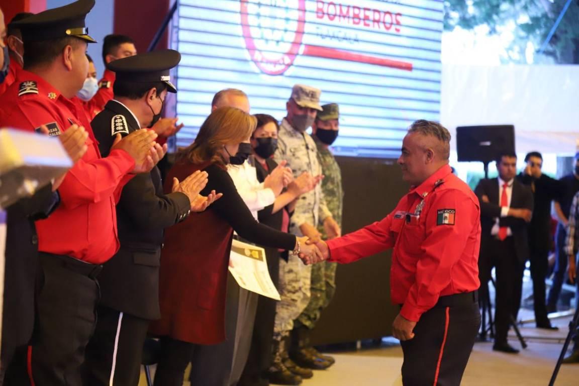 Celebró gobernadora Cuéllar 40 aniversario del heroico cuerpo de bomberos 