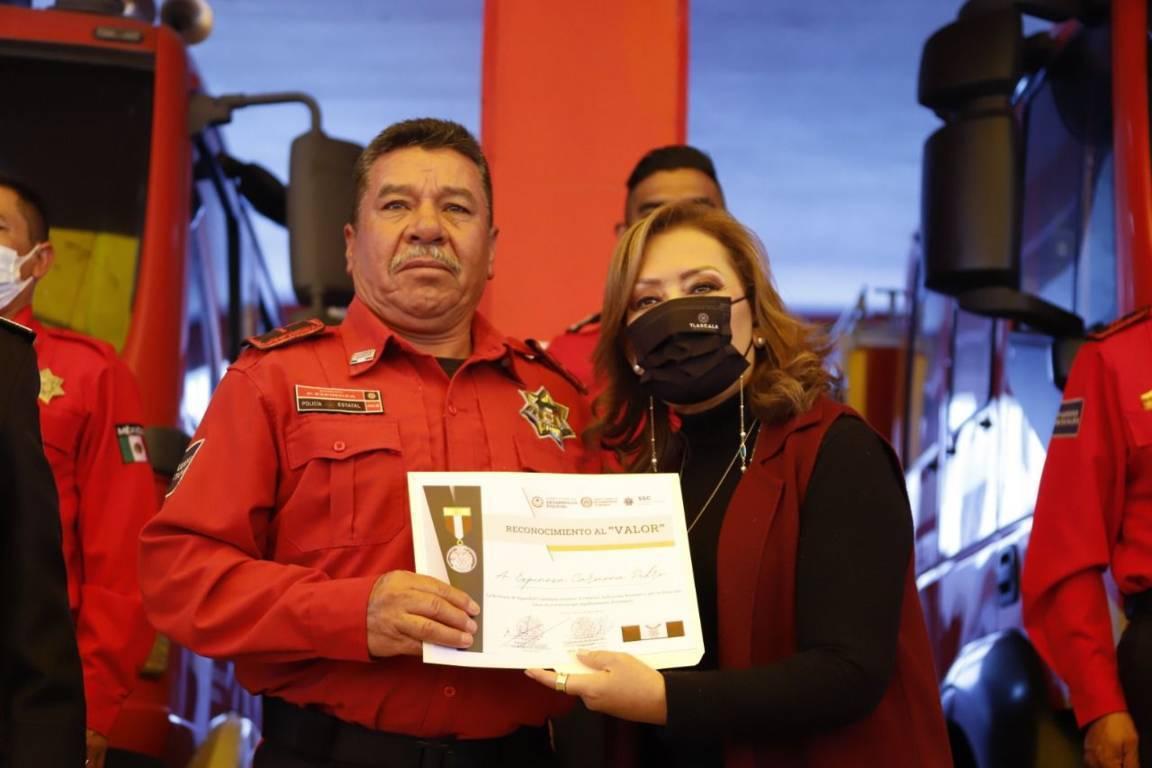 Celebró gobernadora Cuéllar 40 aniversario del heroico cuerpo de bomberos 