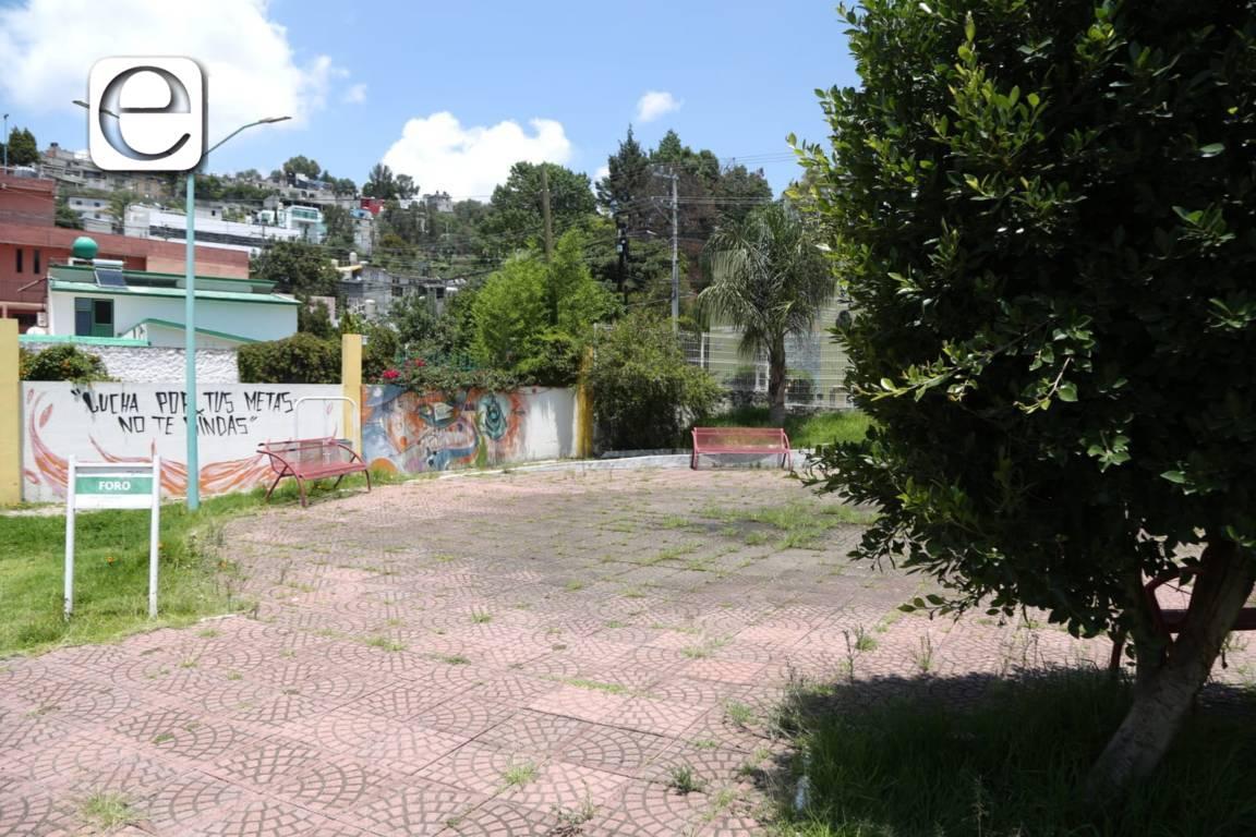 Abandonan polideportivo de Acxotla del Río 
