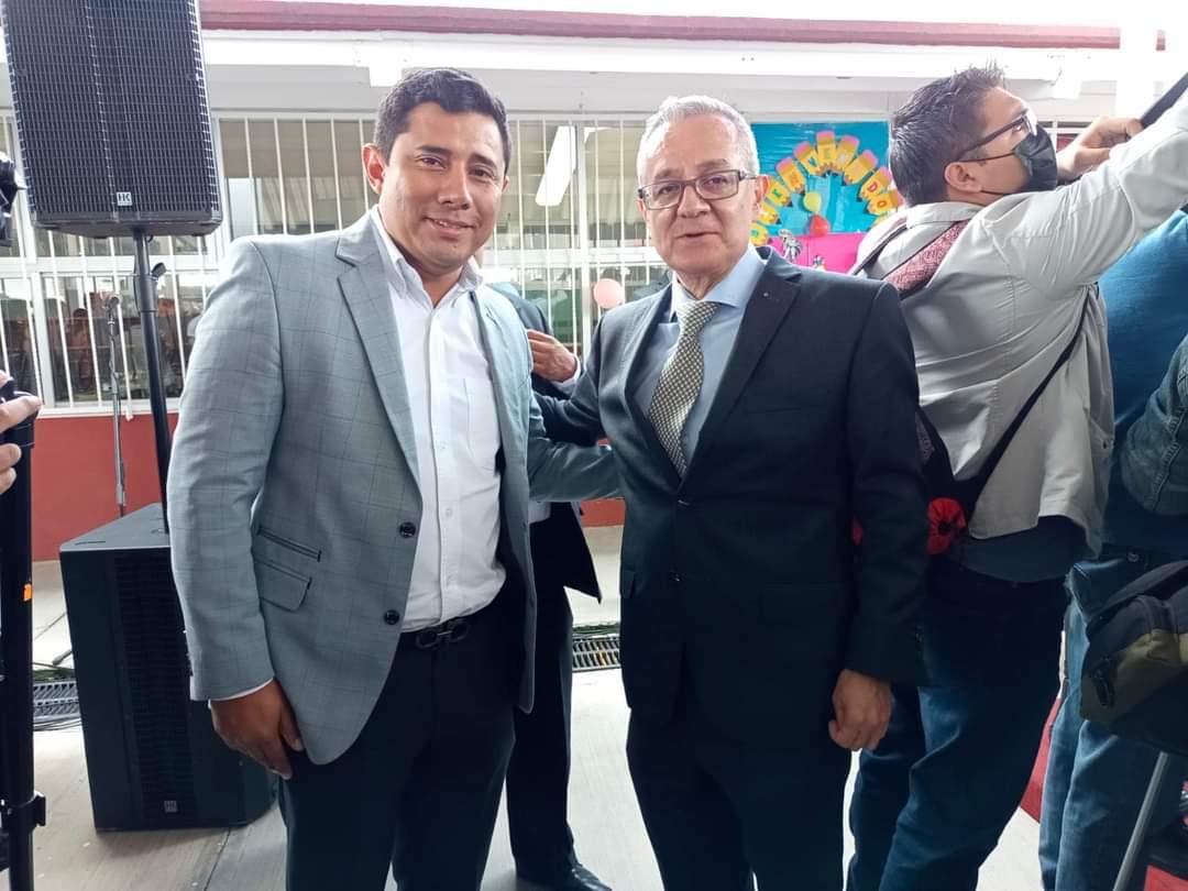 Acude David Martínez del Razo alcalde de Santa Cruz Tlaxcala a Inicio del Ciclo Escolar 2022-2023