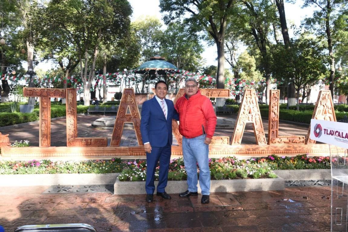 Devela Ayuntamiento de Tlaxcala nuevas letras monumentales esculpidas en madera