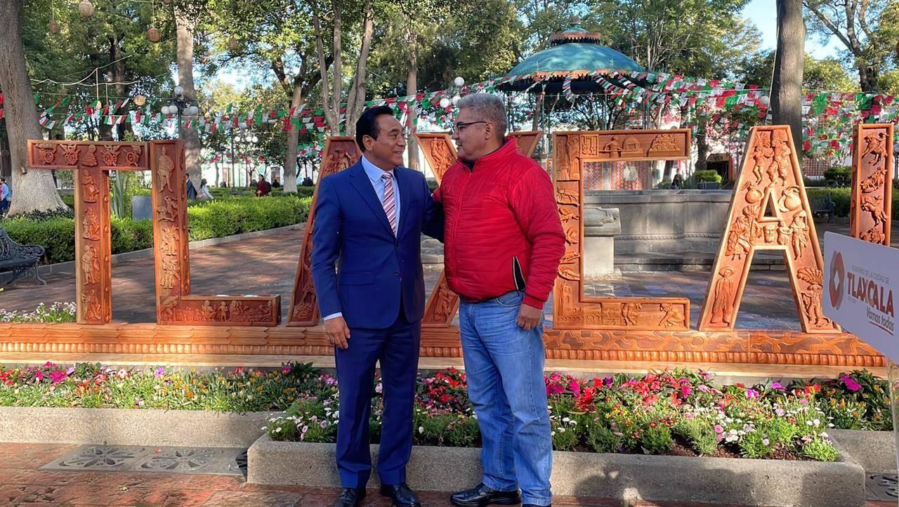 Alcalde de la capital devela letras monumentales de Tlaxcala 