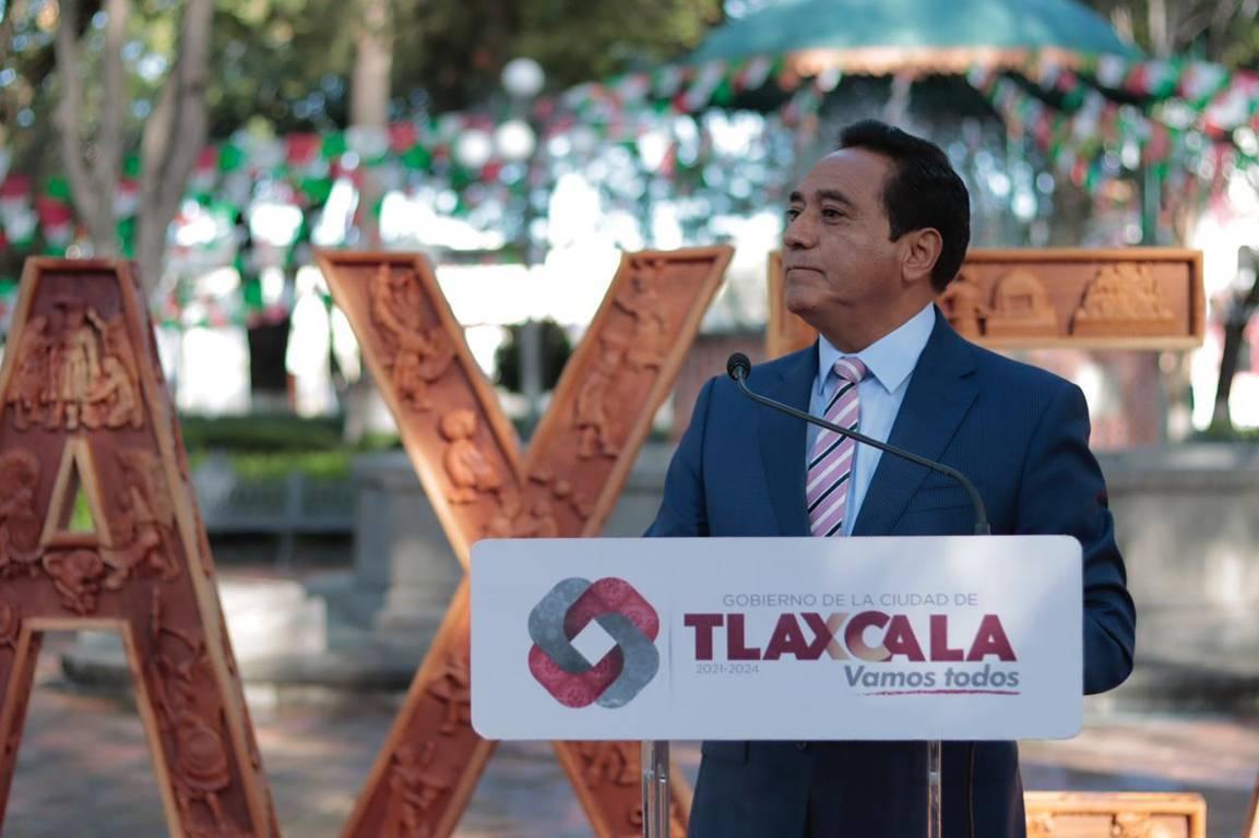 Alcalde de la capital devela letras monumentales de Tlaxcala 