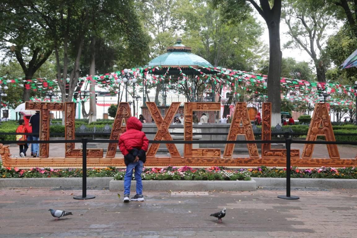 Continúan como atracción letras monumentales de Tlaxcala 