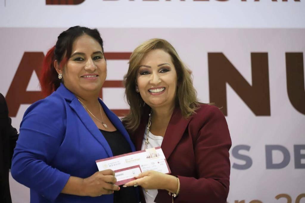 Entregó Lorena Cuéllar apoyos por 75 mdp del programa “La Escuela es Nuestra”