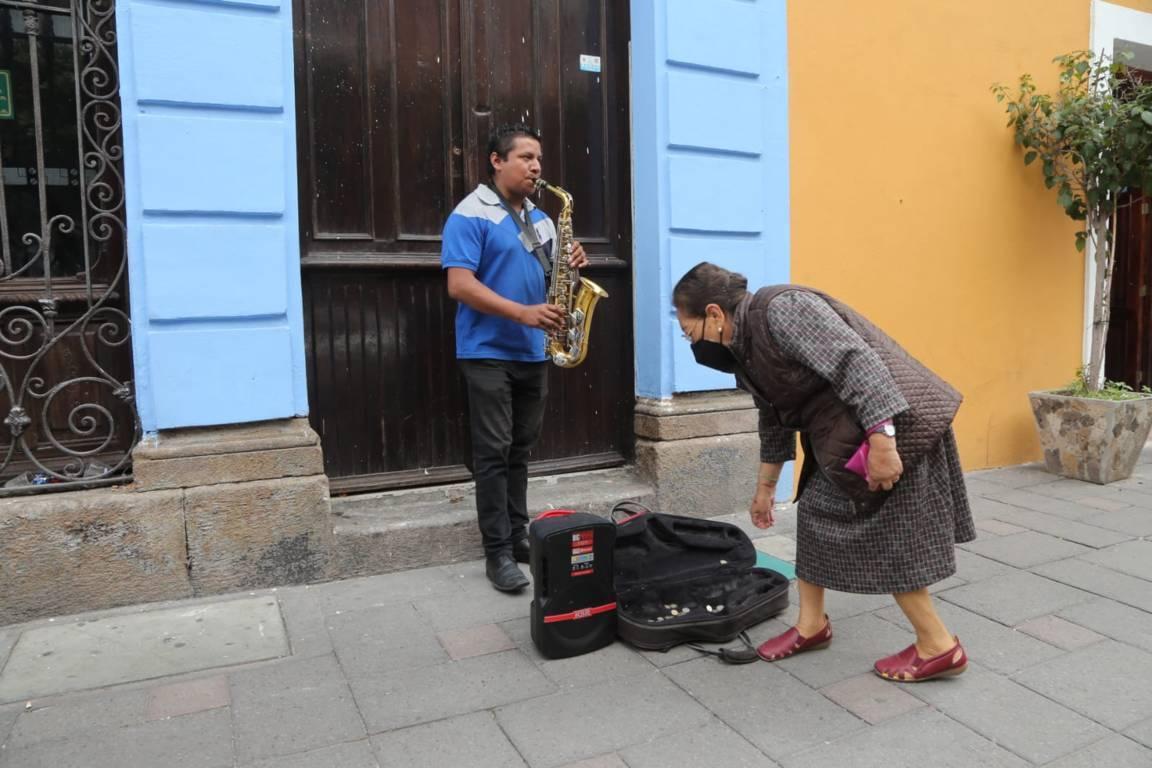 Música de sax en la capital tlaxcalteca deleita al turismo