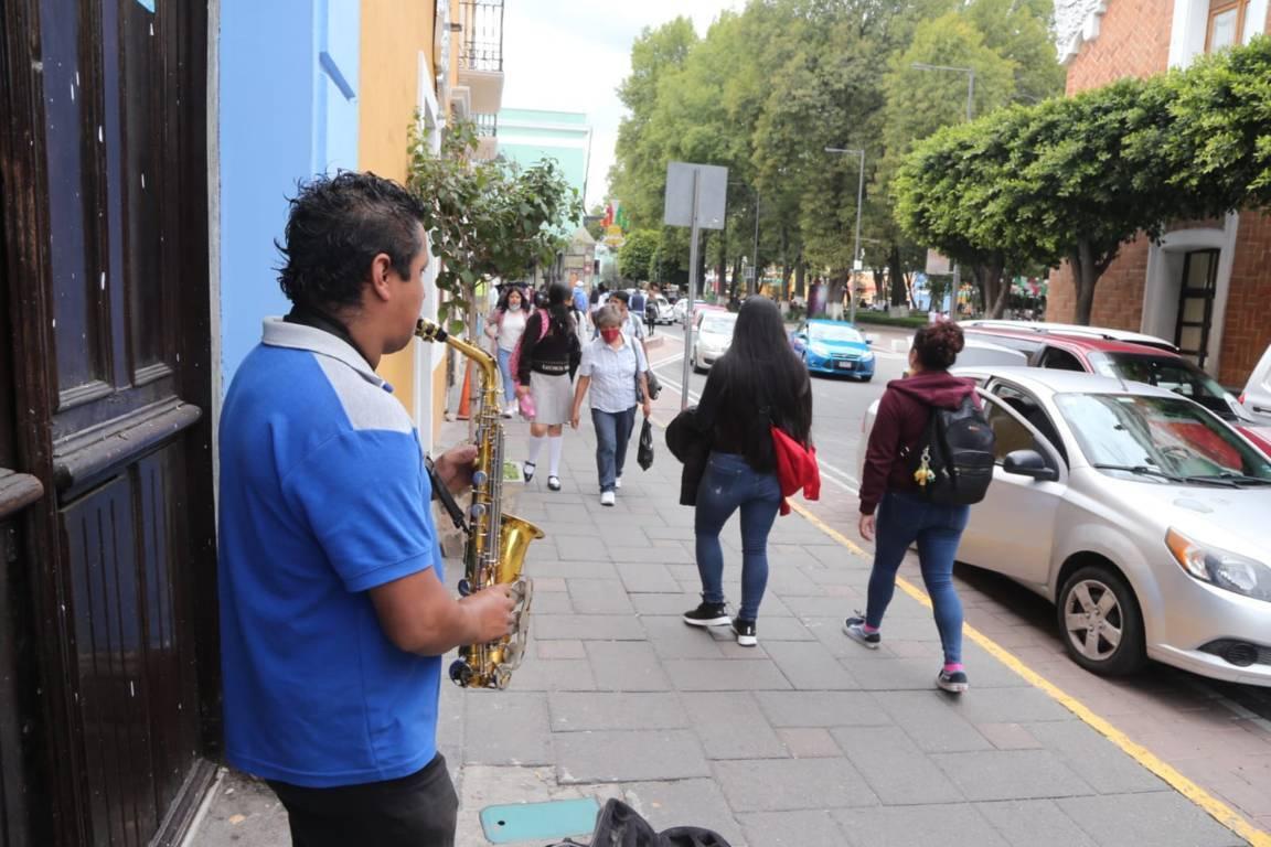 Música de sax en la capital tlaxcalteca deleita al turismo