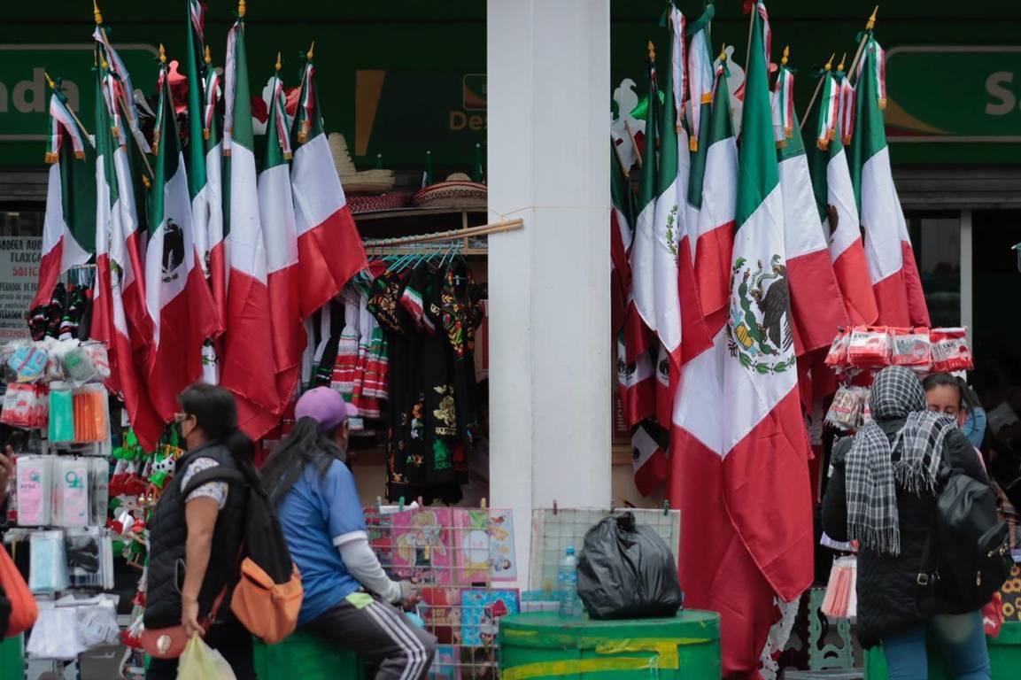 Capitalinos alistan sus compras para la celebración del día de la Independencia 