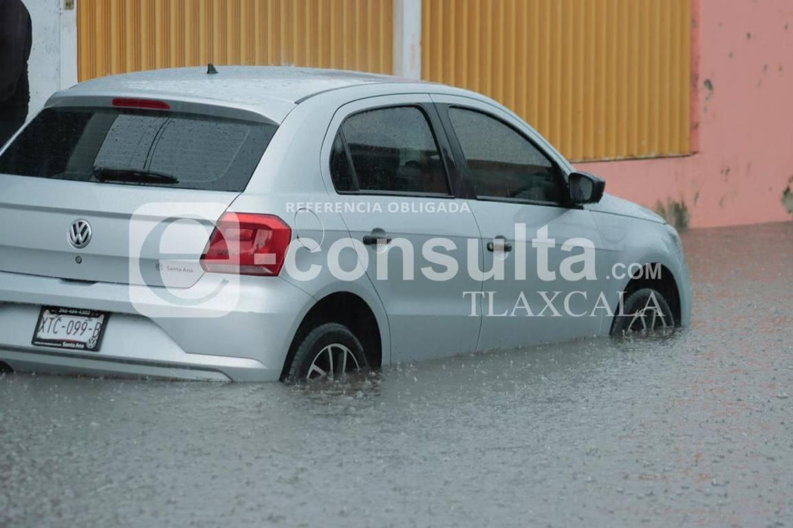 Fuertes lluvias en la capital inundan la colonia Adolfo López Mateos 
