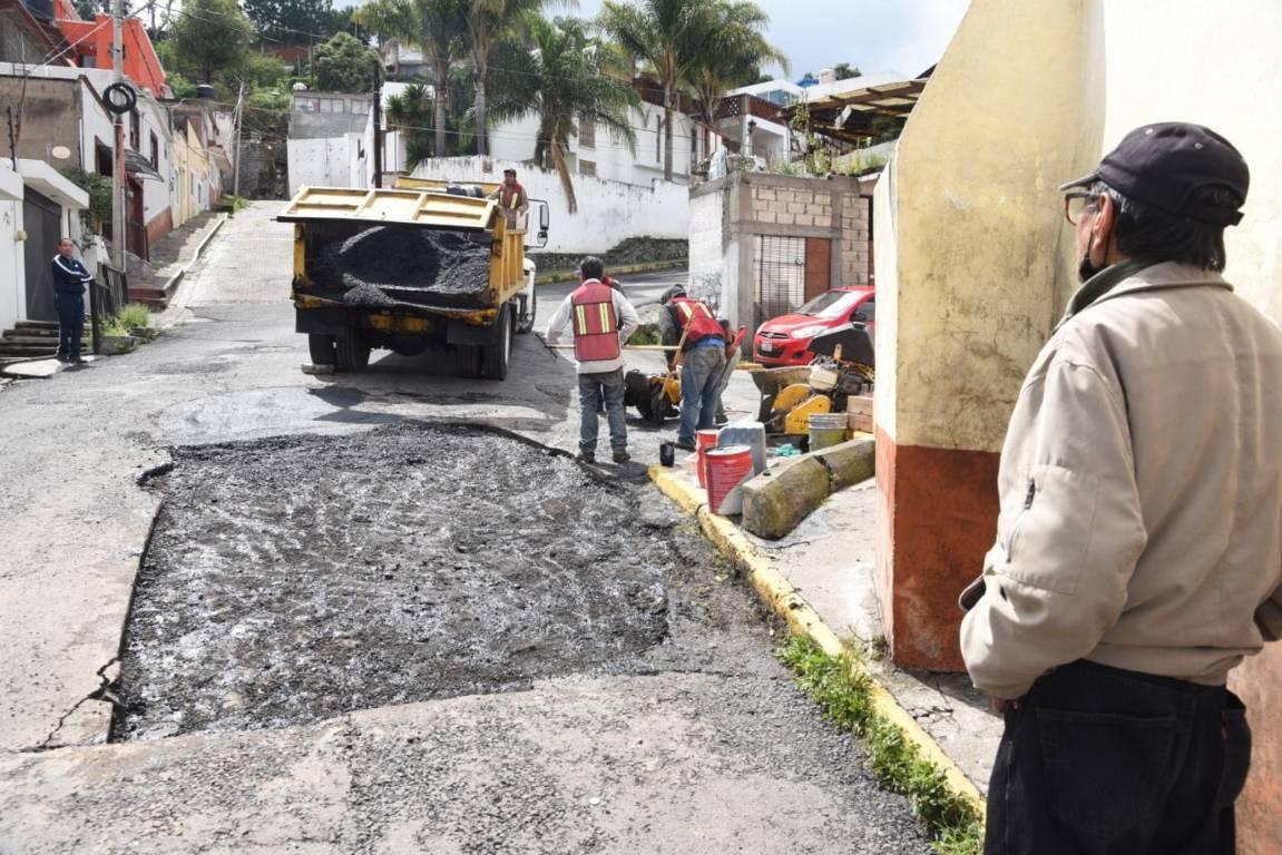 Ayuntamiento de Tlaxcala repara desperfectos en calle Zitlalpopocatl
