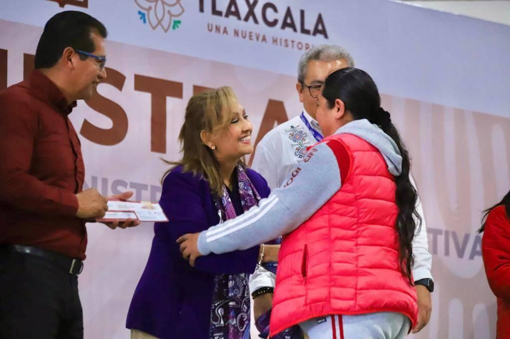 Encabezó Gobernadora Lorena Cuéllar entrega de apoyos del PLEEN en Huamantla