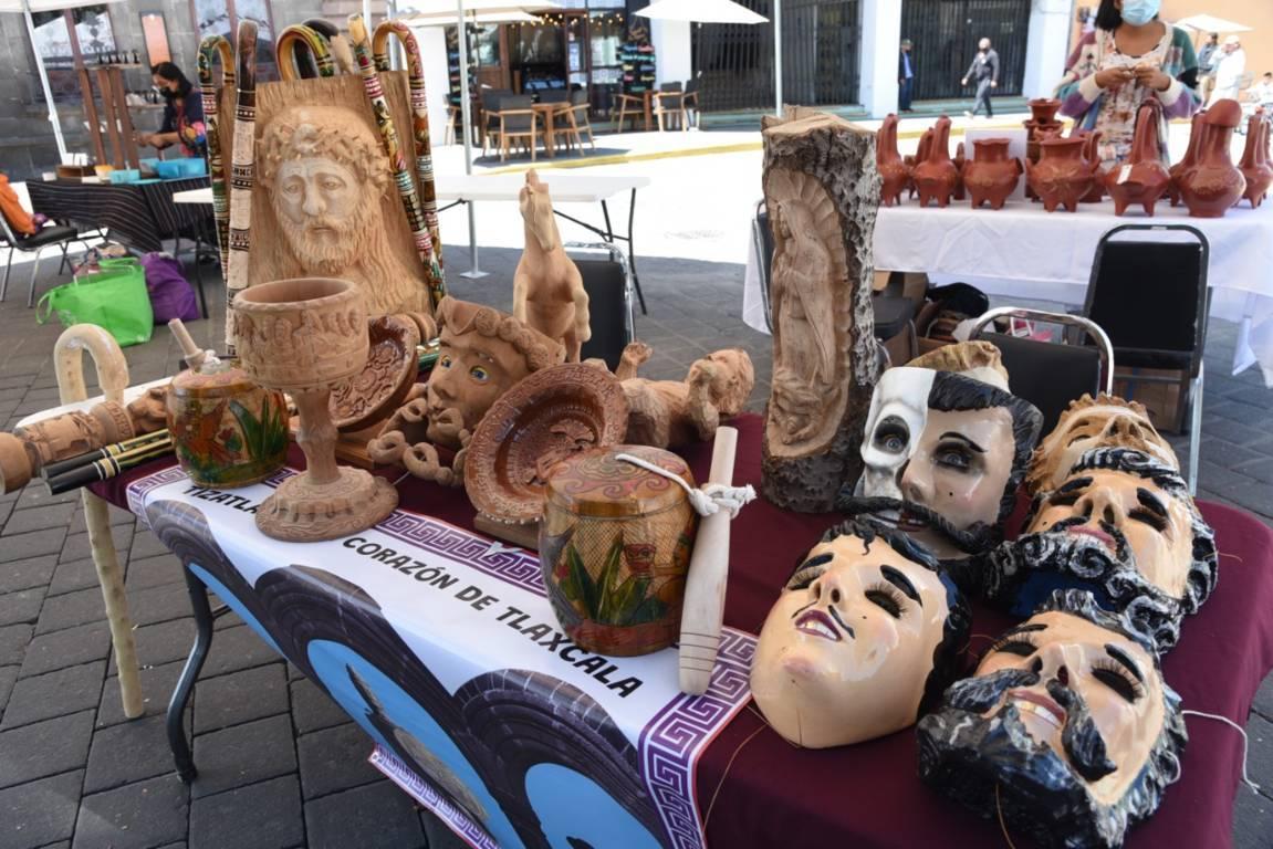 Actividades artísticas, culturales y pabellón de artesanías, engalanan el Zócalo de la Ciudad de Tlaxcala 