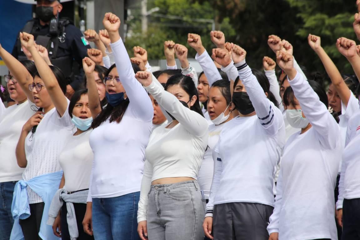 Normalistas de Panotla realizan "marcha del silencio" para recordar a compañera fallecida hace 21 años 