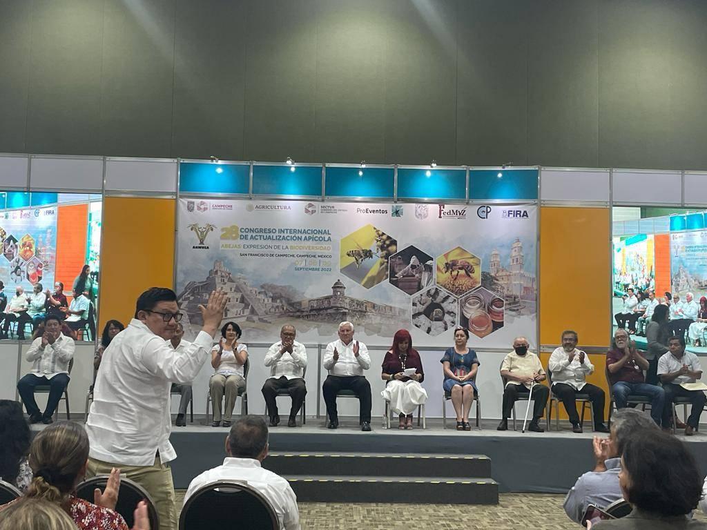 Asisten apicultores de Tlaxcala a congreso internacional de actualización en Campeche